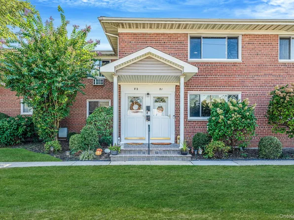 600 Fulton Street #V2, Farmingdale, NY 11735