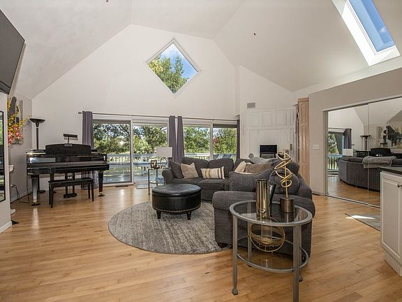 4th image of 2662 Driftwood Ln