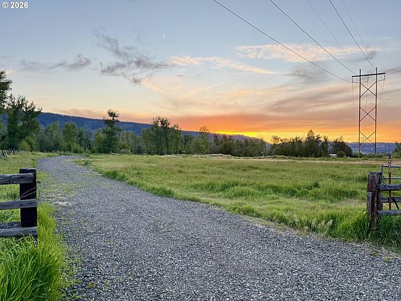 3rd image of 222 N Bear Creek Rd