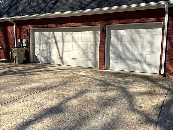 5th image of 1840 Montrose Dr