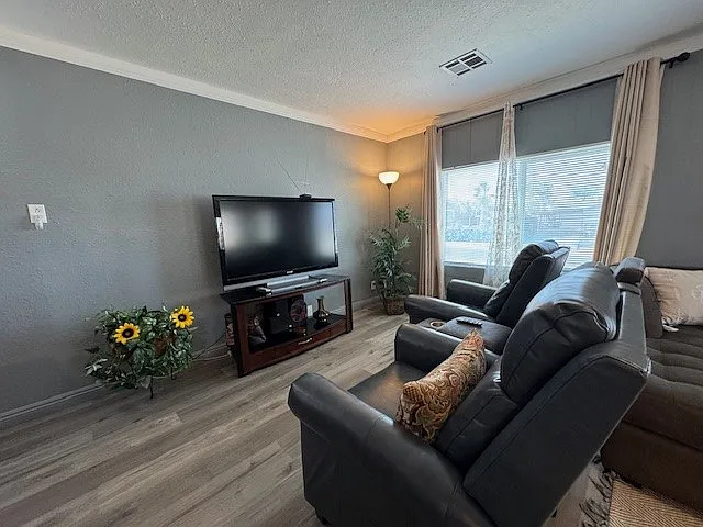 1682 Colina Dr — Photo 6