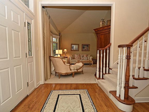 3rd image of 10940 Royal Glen Dr