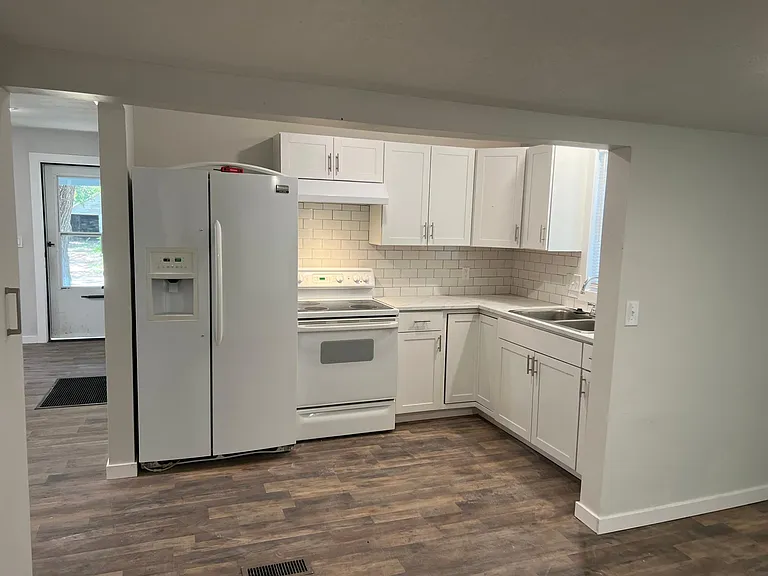 1818 S Greenwood Ave — Photo 4