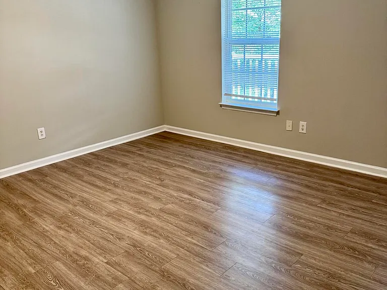 1251 Westpointe Dr #6 — Photo 2
