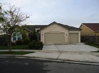 3074 Rall Ave, Clovis, CA 93619