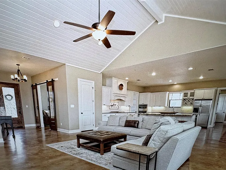 126 Packsaddle Dr — Photo 5