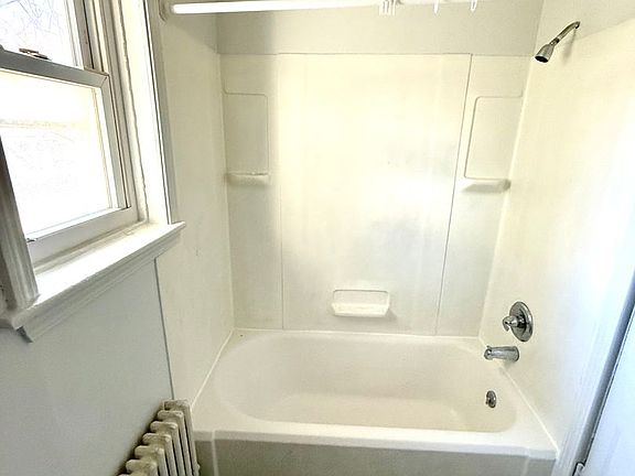 4th image of 824 N West St APT 12