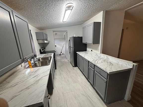 4th image of 415 Leslie Dr