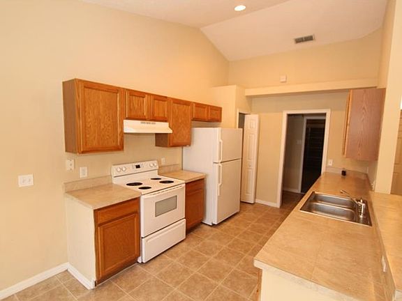 4th image of 302 Michigan Ln