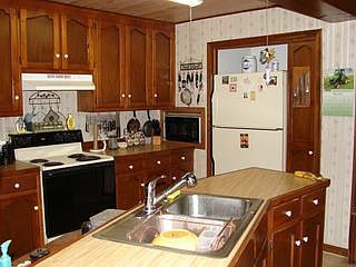 5th image of 93 NE 160th Ave