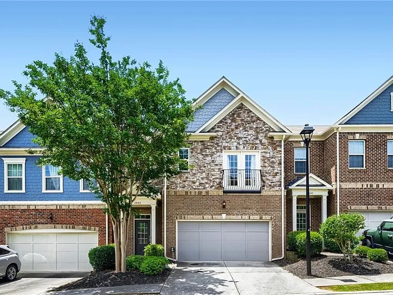 2444 Norwood Dr SE — Photo 1