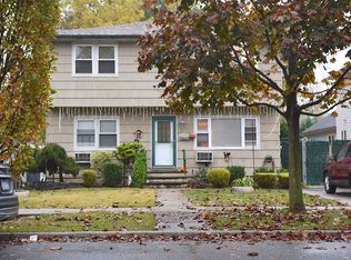 179 Cherry St, Farmingdale, NY 11735