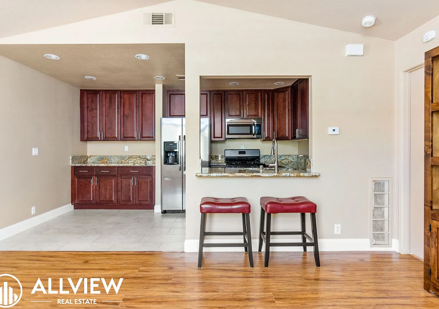 Charming 1 bedroom/1 bathroom condo located in Rancho Santa Margarita. — Photo 2