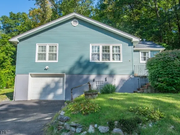 5 Danbury Ln, Jefferson Twp., NJ 07849