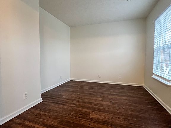 3rd image of 800 Cainbrook Ct