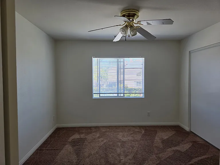 Bedrooms with ceiling fan.