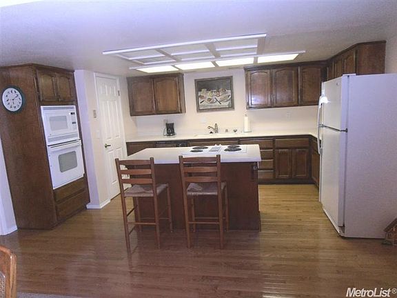 4th image of 3252 Heights Dr