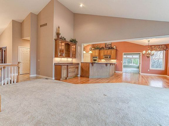 4th image of 555 Karlenia Ct