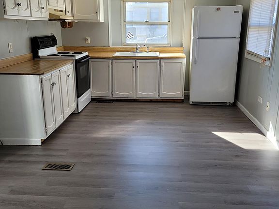 4th image of 5995 Powers Ln