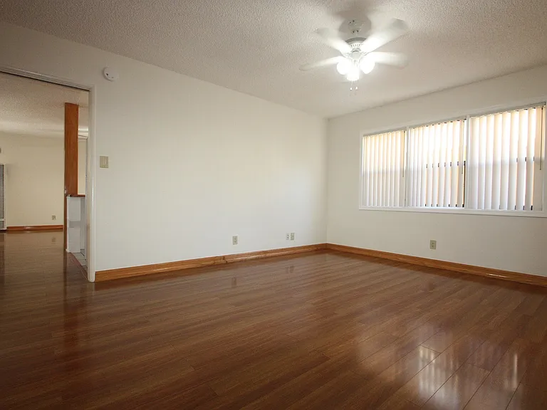 2262 S Carmelina Ave — Photo 12