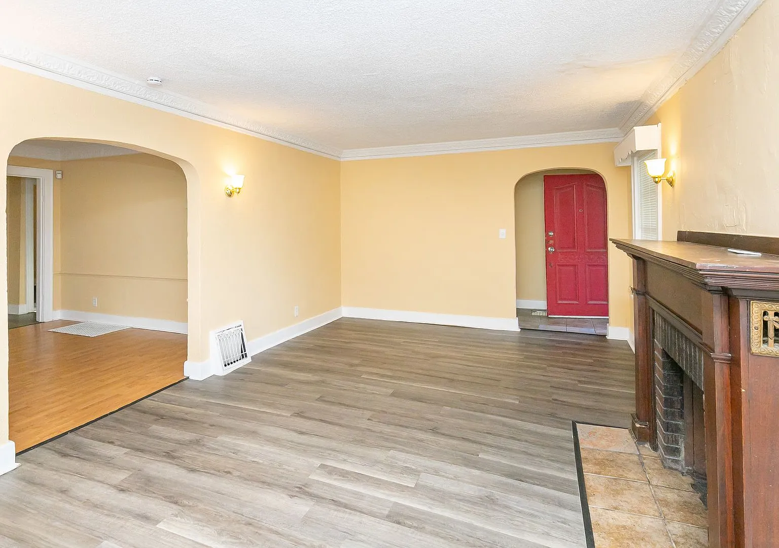 Kansas City 3 Bed 1 Bath Home — Photo 4