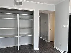 570 Chatsworth Dr — Photo 6