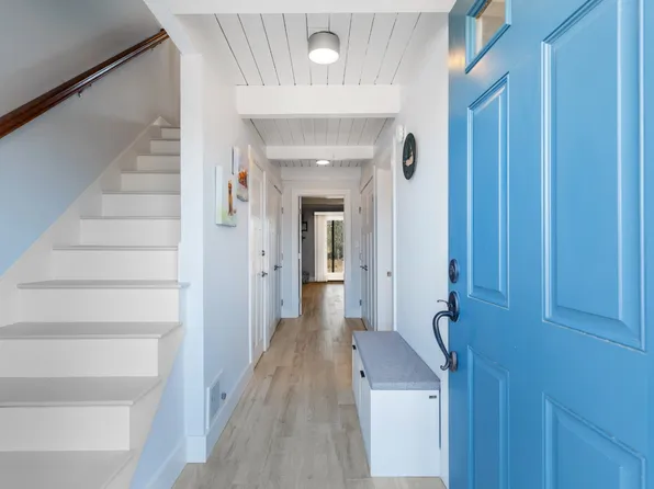 52 Arkansas Ave, Nantucket, MA 02554