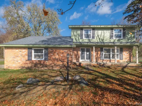 5384 Lamp Lighter Ln, Flushing, MI 48433