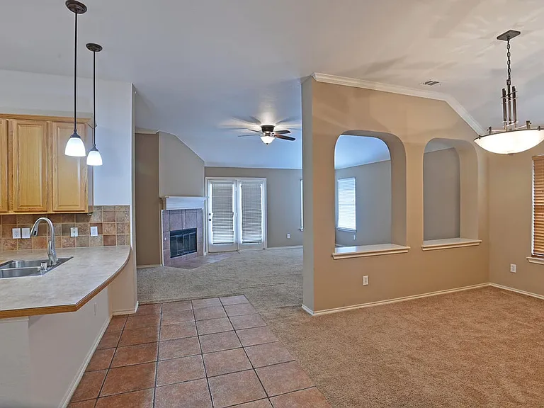 1073 Red Hawk Dr — Photo 5