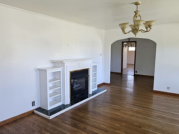 5th image of 209 N Reader St