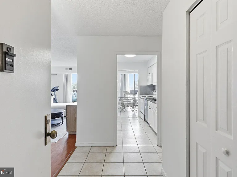 5300 Holmes Run Pkwy #607 — Photo 3