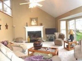 525 Crown Passage Dr, Saint Charles, MO