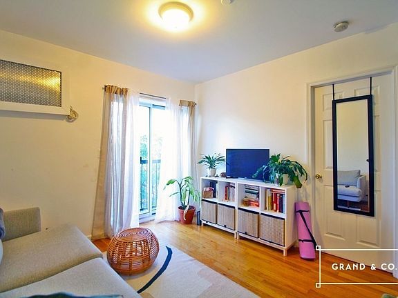3rd image of 340 Grand St #4H