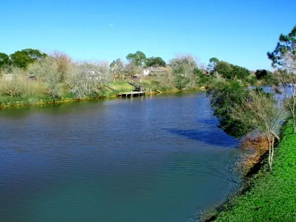 8449 Delesandri Drive, Hitchcock, TX 77563
