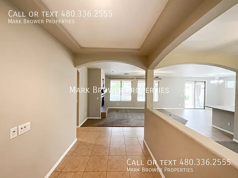3057 E Blue Ridge Pl — Photo 2
