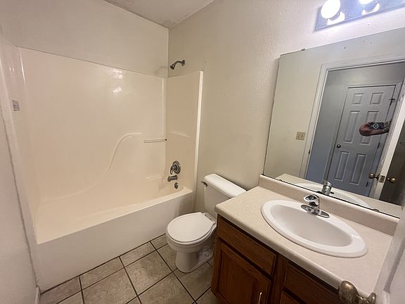 5th image of 109 Commercial St #114