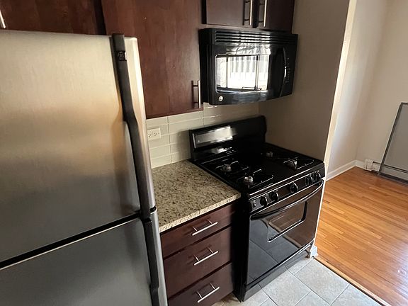 2nd image of 519 W Stratford Pl #471