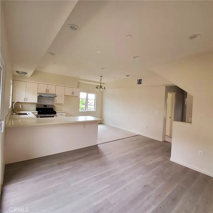 4 bed, 1421 sqft, $4,000 — Photo 4