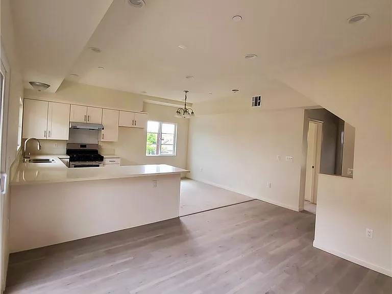 10341 Western Ave — Photo 4