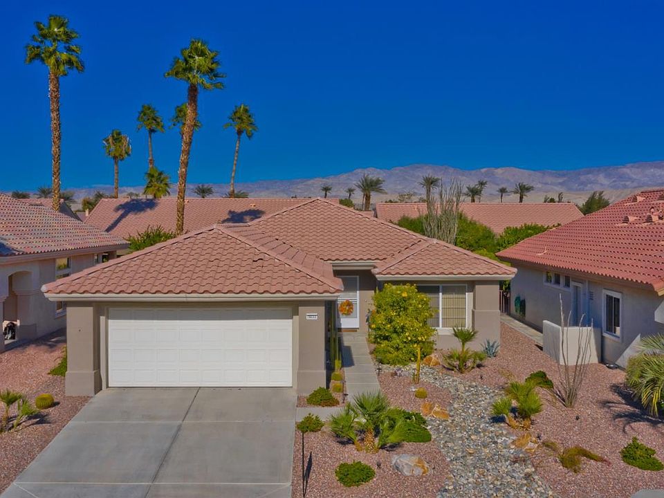 2nd image of 78232 Yucca Blossom Dr