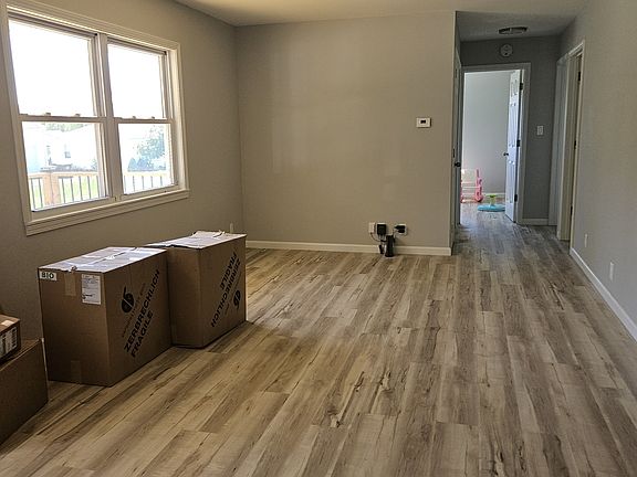 3rd image of 304 W Shortridge Dr