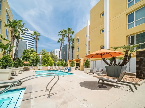 21301 Erwin St Unit 402, Woodland Hills, CA 91367