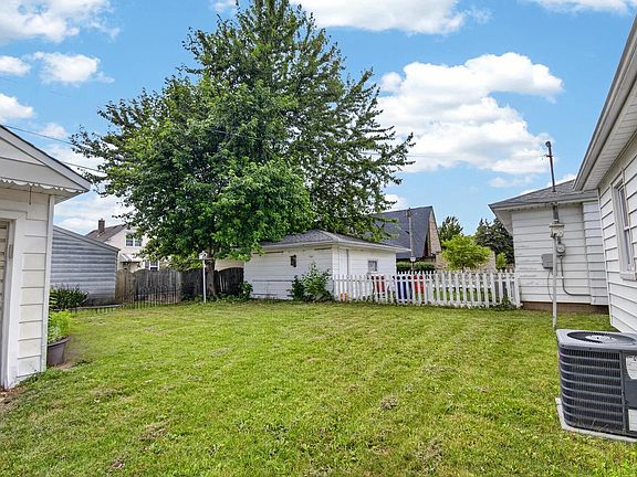 5th image of 2304 James BOULEVARD