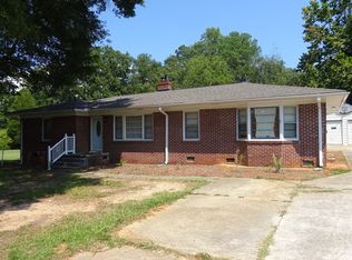 202 Sagewood Rd, Greenwood, SC 29646