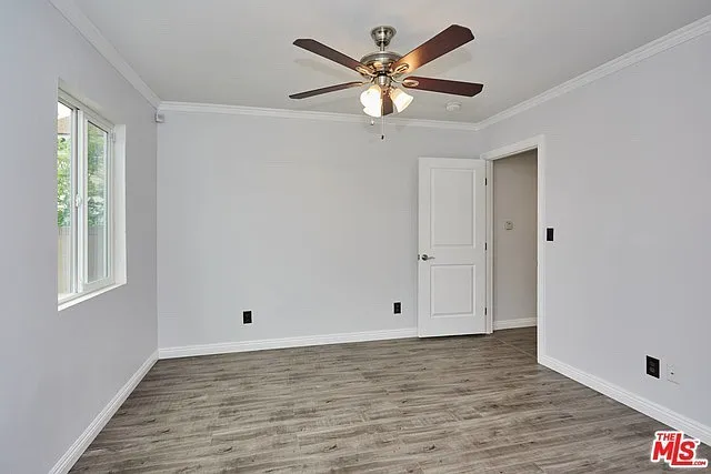 4313 Kenwood Ave — Photo 16