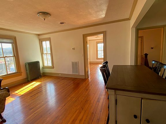 5th image of 17 E Hampton St #B