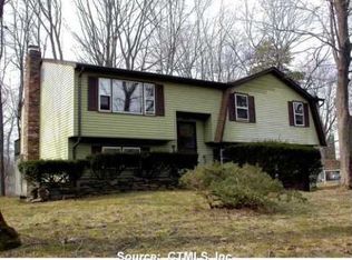 52 Linwood Dr, Bloomfield, CT 06002
