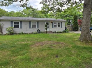 16 Sagewood Dr, Shirley, NY 11967