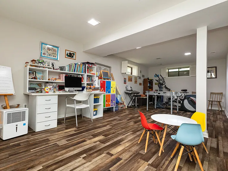 8809 Saunders Ln — Photo 94