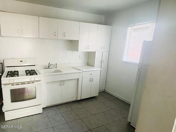 4th image of 1707 N Stanton St #4
